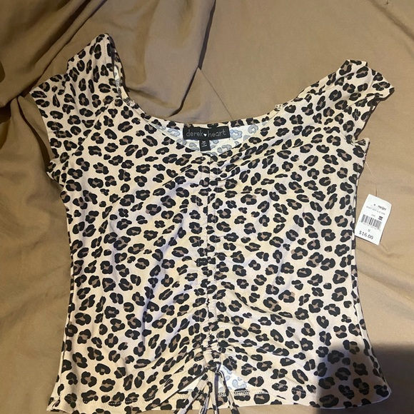 🌸Cropped cheetah top - Picture 2 of 3